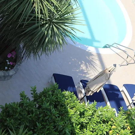 Bougainville Luxury Boutique אנה קאפרי