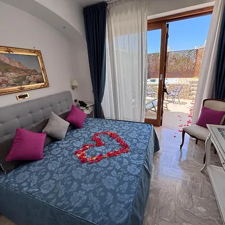 Capri Bougainville