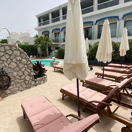 Capri Bougainville