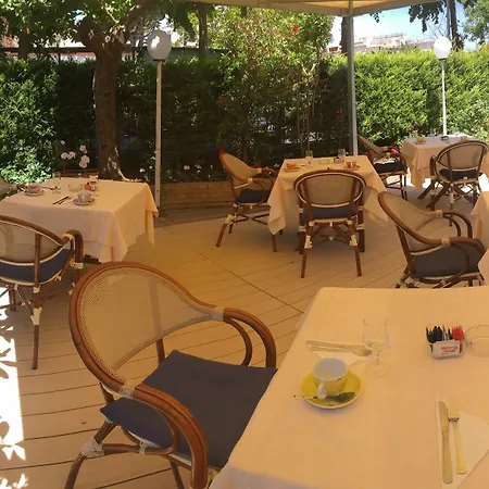 Capri Bougainville 4*