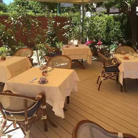 Capri Bougainville Anacapri (Isola di Capri)