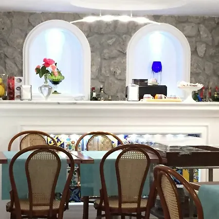 Capri Bougainville Anacapri (Isola di Capri)